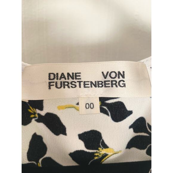 DIANE VON FURSTENBERG Sammie Black & White Floral Wrap Dress US 00 - Picture 10 of 10